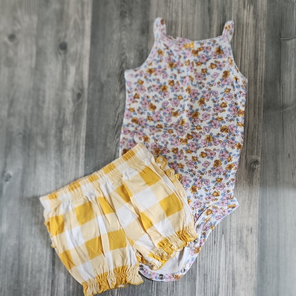 🌸 Floral Bodysuit and Yellow Checkered Shorts Set